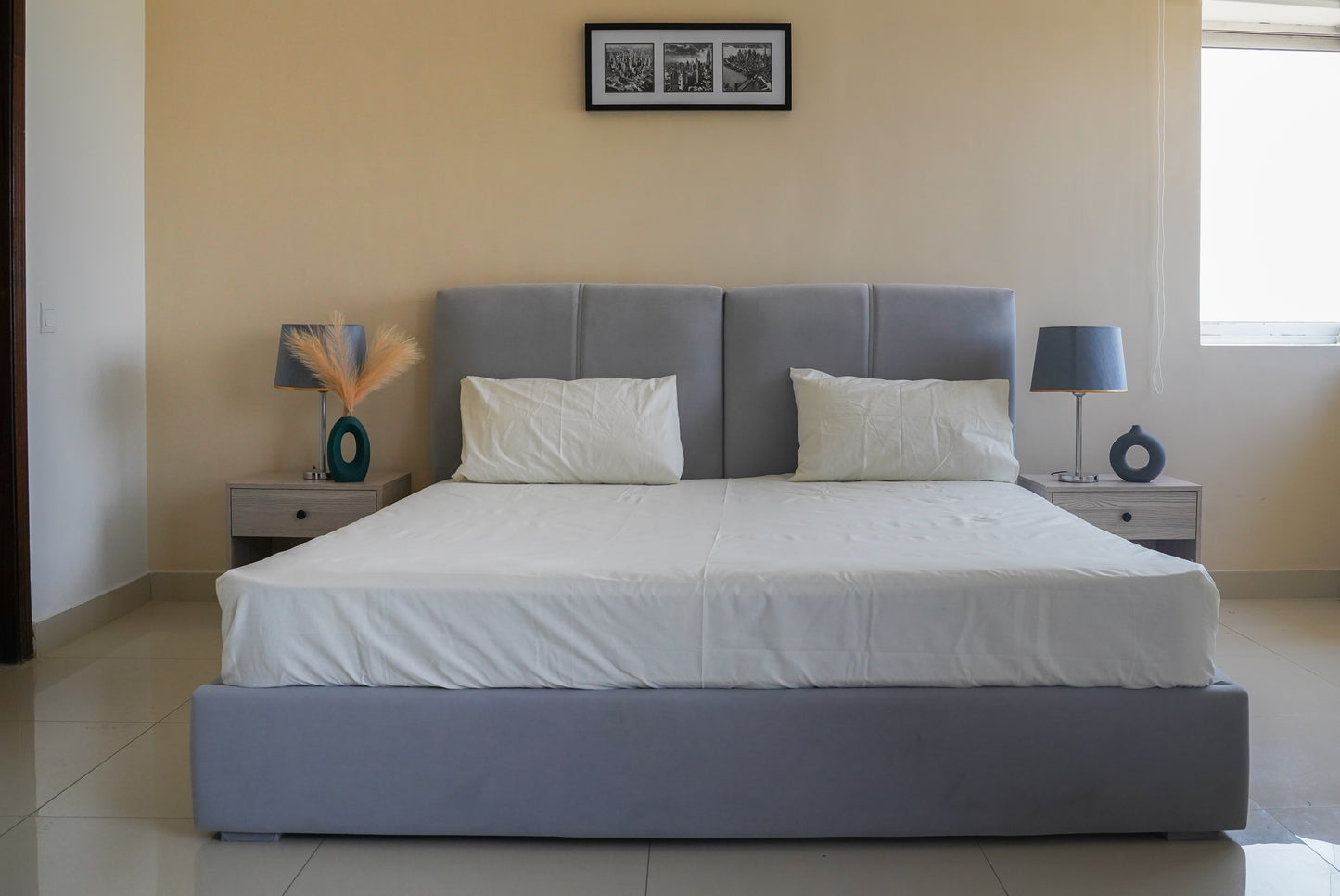 Plain Aura Flat Sheet Cream