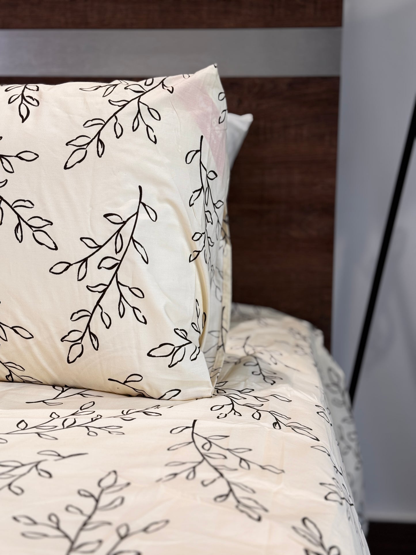 Vineyard Print Cotton King Size Bedsheet with Pillowcases – Soft Bedding (108 x 102 Inches)