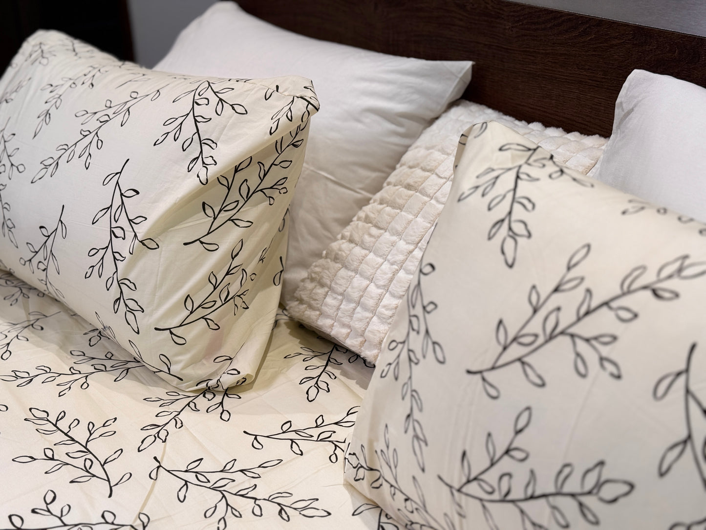 Vineyard Print Cotton King Size Bedsheet with Pillowcases – Soft Bedding (108 x 102 Inches)