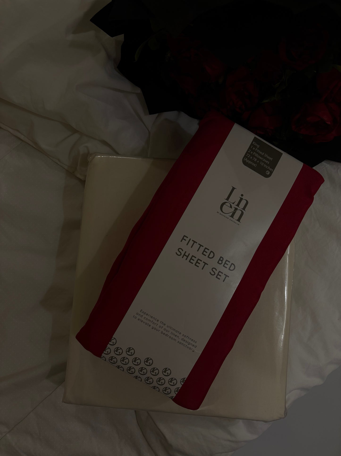 White Duvet Set With Red Fitted Sheet | King Size