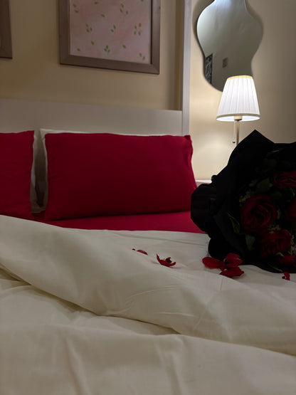 White Duvet Set With Red Fitted Sheet | King Size