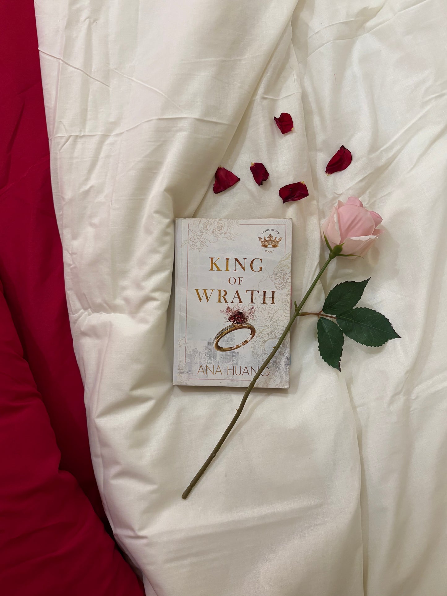 White Duvet Set With Red Fitted Sheet | King Size