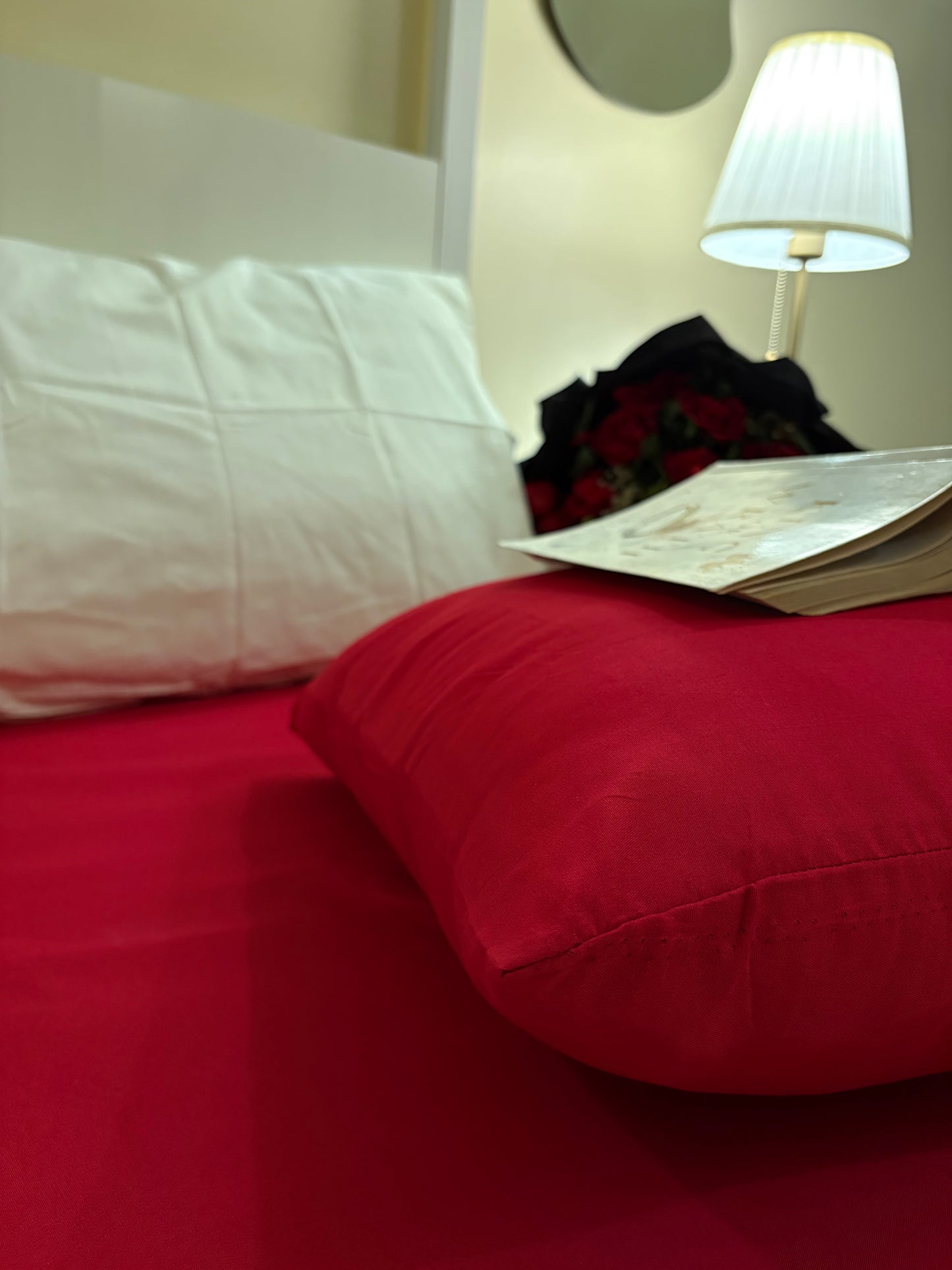 White Duvet Set With Red Fitted Sheet | King Size
