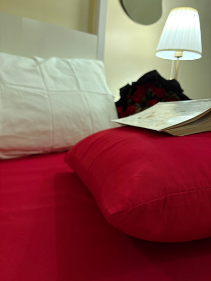 White Duvet Set With Red Fitted Sheet | King Size