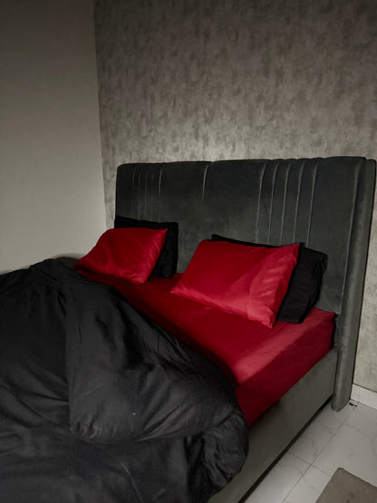 Black Duvet Set With Red Fitted Sheet - King Size