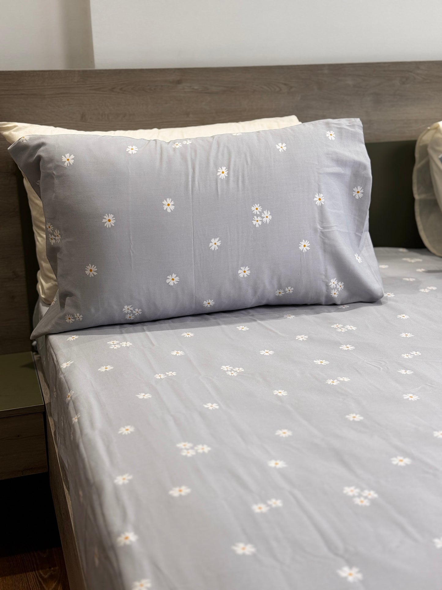 Duck Egg Bloom Bedding with White Plain Duvet Cover - King Size