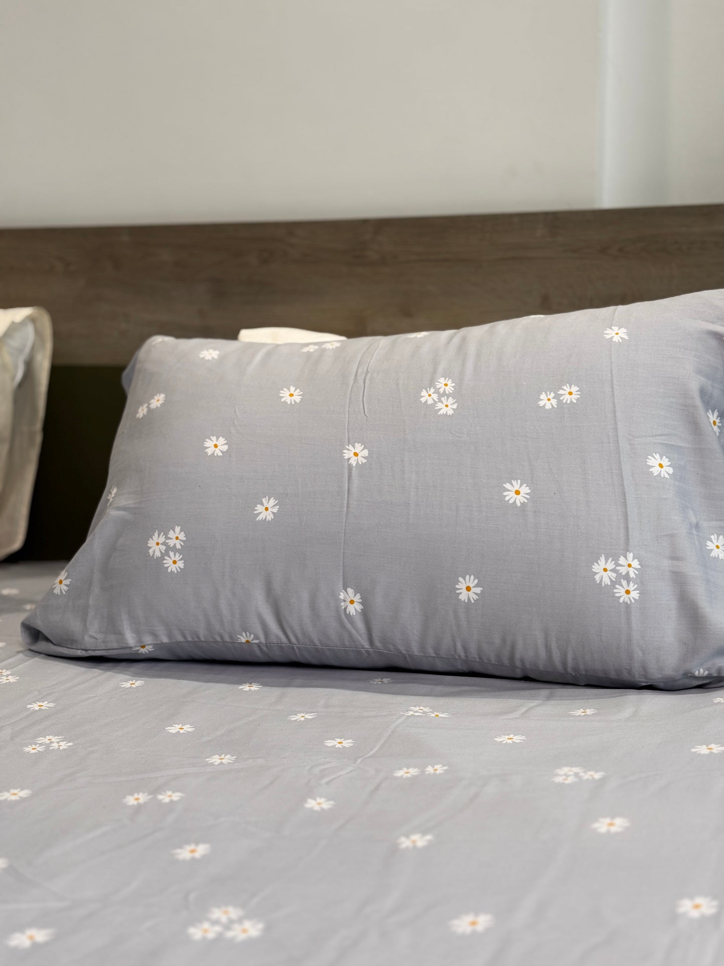 Duck Egg Bloom Bedding with White Plain Duvet Cover - King Size