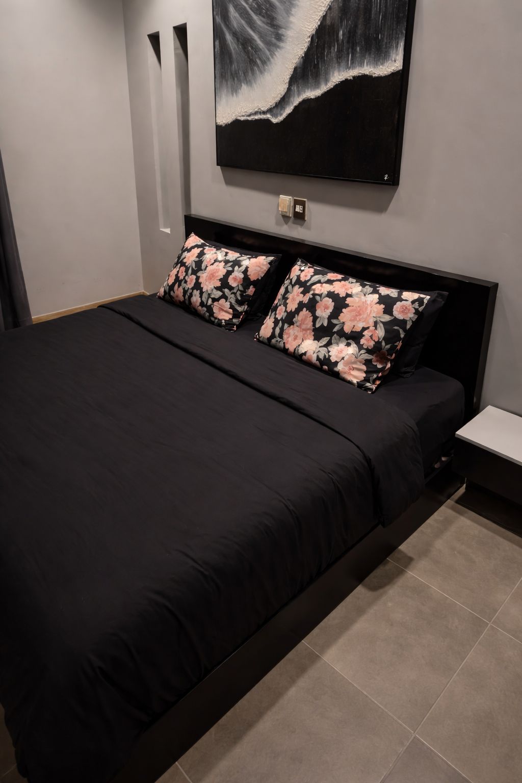 Linen Loft Midnight Bloom  Bedding Set – King Size