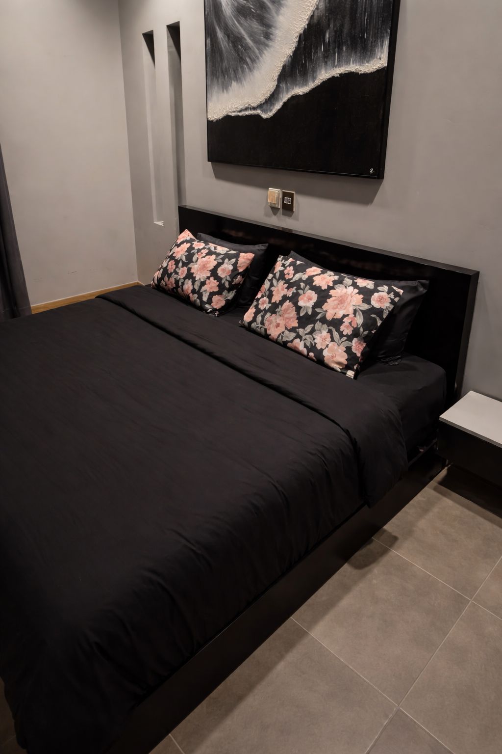 Linen Loft Midnight Bloom  Bedding Set – King Size