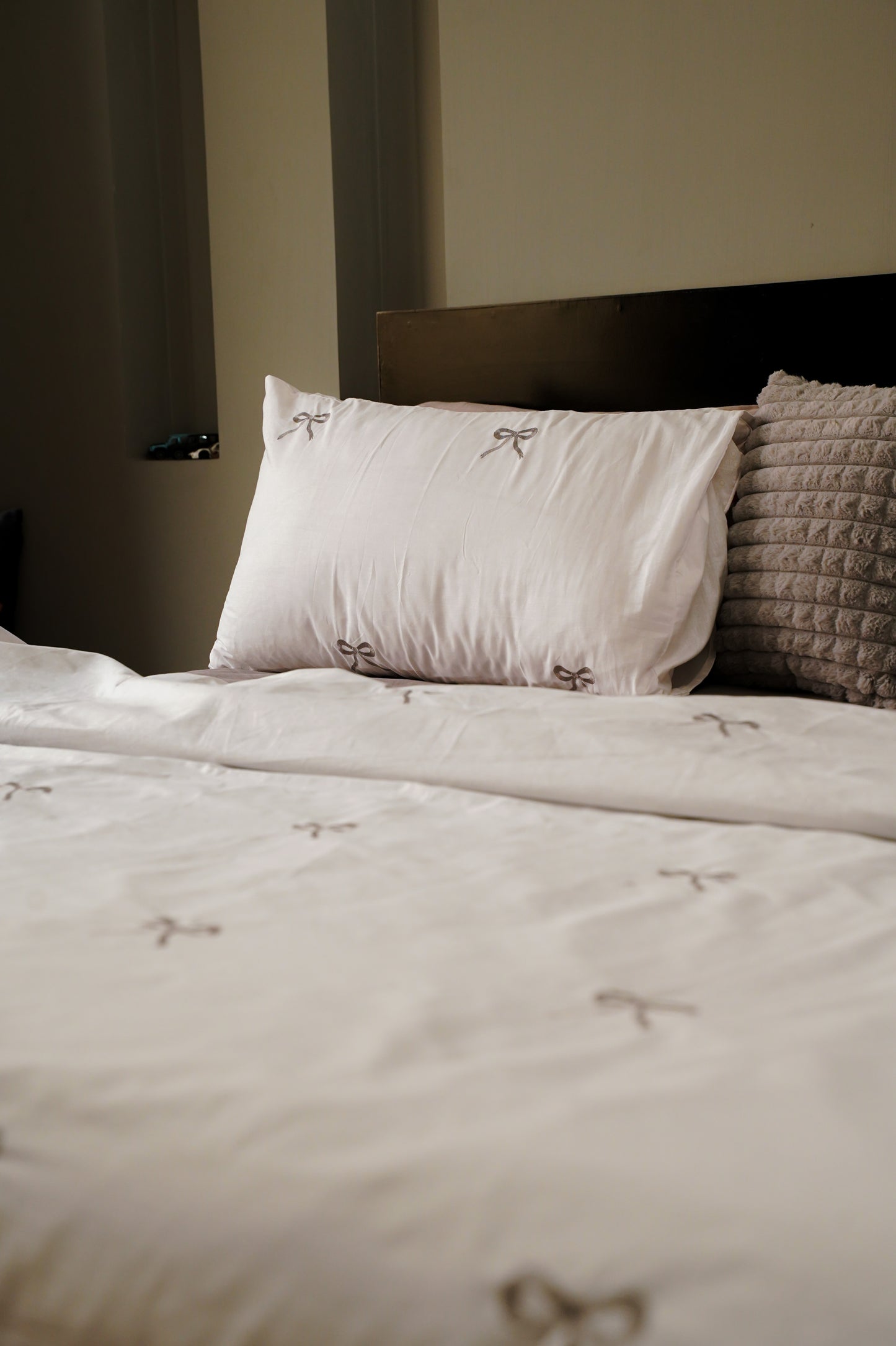 Grey bow Bed Set with Grey Flat Sheet – King Size