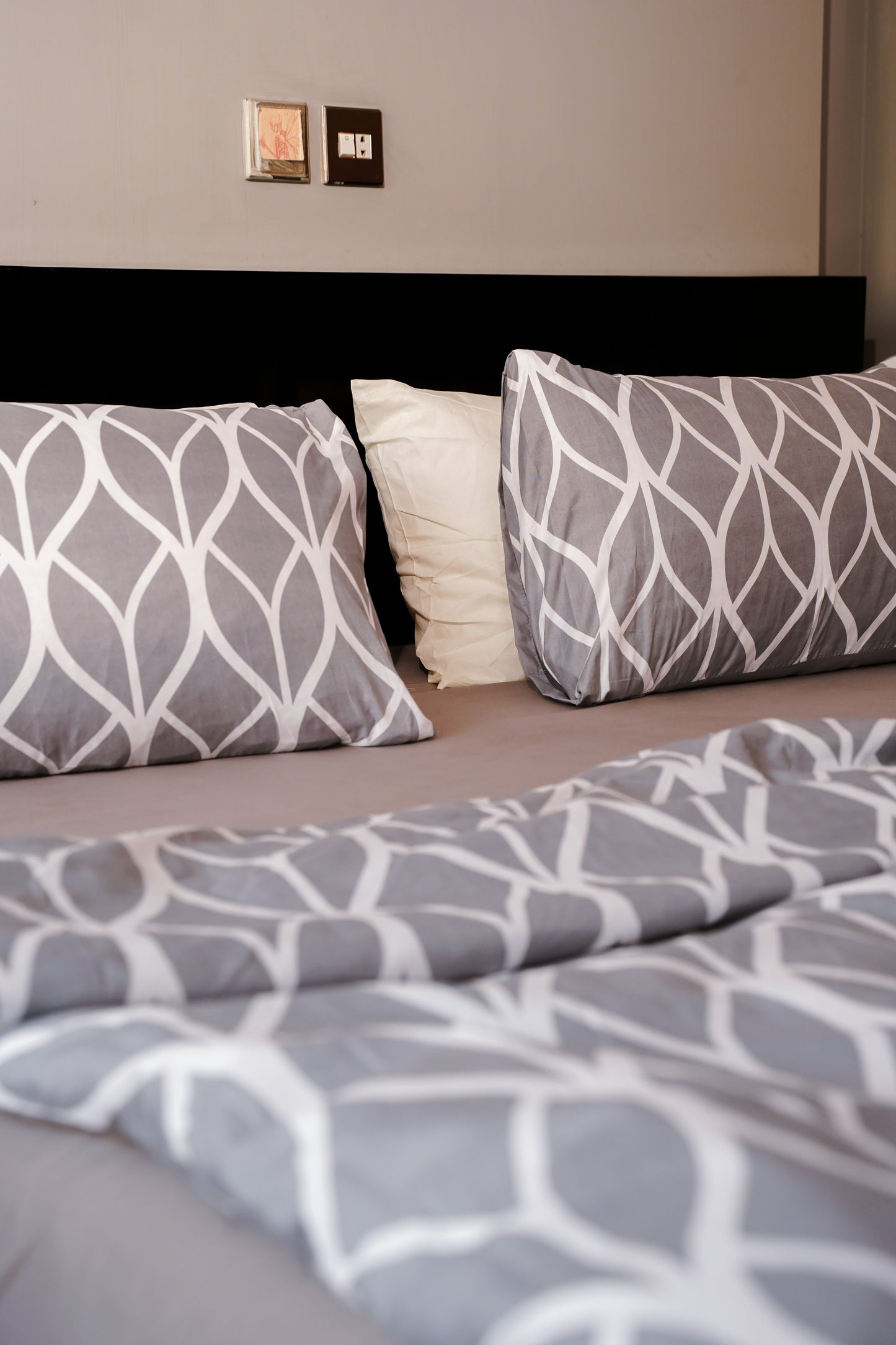 Grey Leaf  Duvet Set with Charcoal  Fitted Sheet – King Size