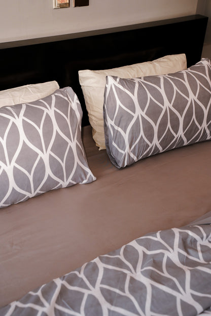 Linen Loft Elegant Grey Bedding Set with Modern Geometric Design | Soft, Comfortable, and Stylish