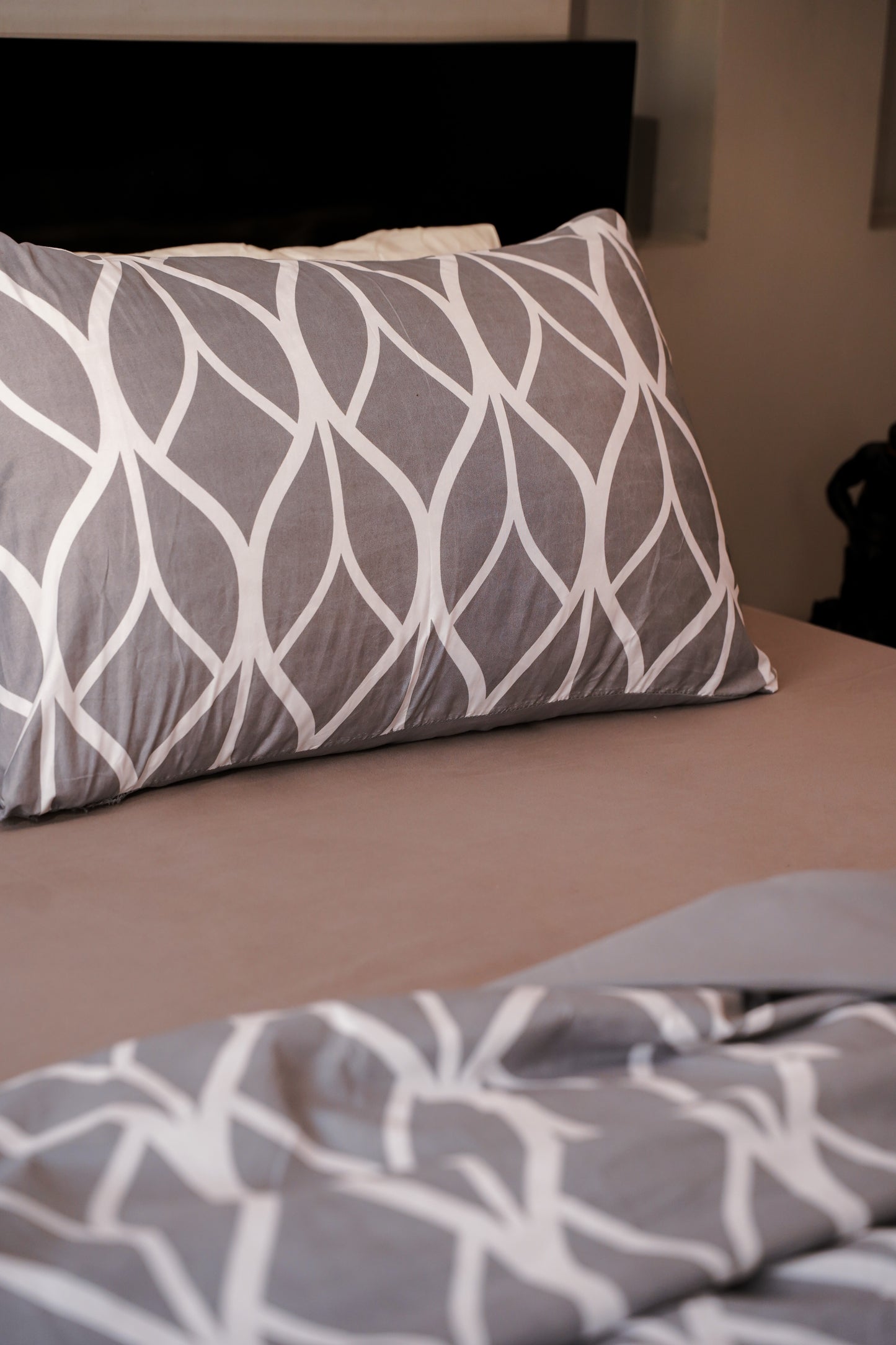 Linen Loft Elegant Grey Bedding Set with Modern Geometric Design | Soft, Comfortable, and Stylish